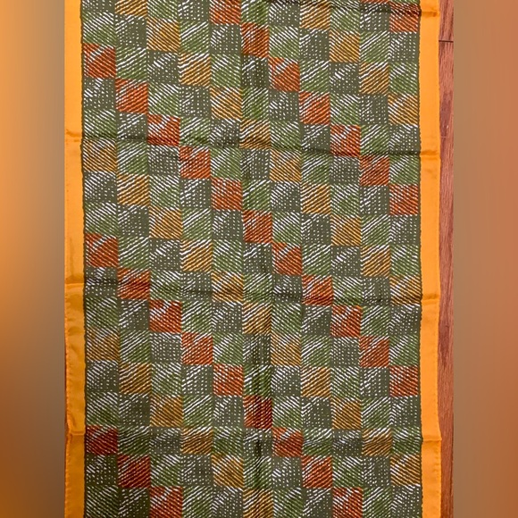 Vintage 1970s Glentex 42” x 14” 30% Silk 70% Rayon Artist Signed Scarf Wrap - Picture 6 of 15